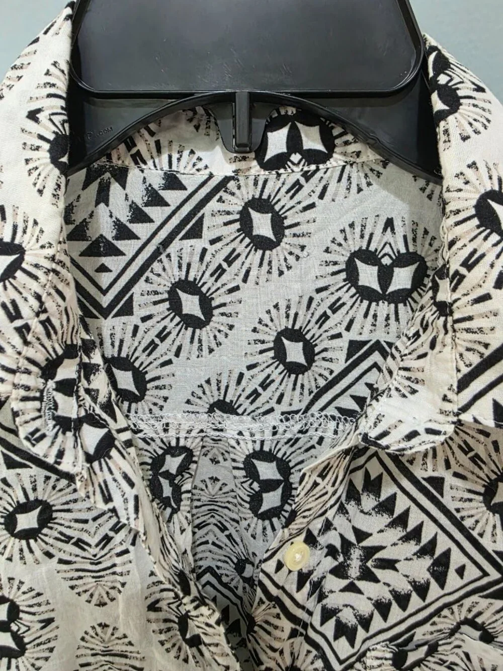 Geometric Print Blouse – Women’s‎ Medium Black White Tan Button Front - Picture 4 of 8